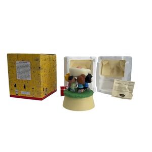 Peanuts Snoopy Charlie Brown "A Good Man" Hallmark‎ Music Box New In Box